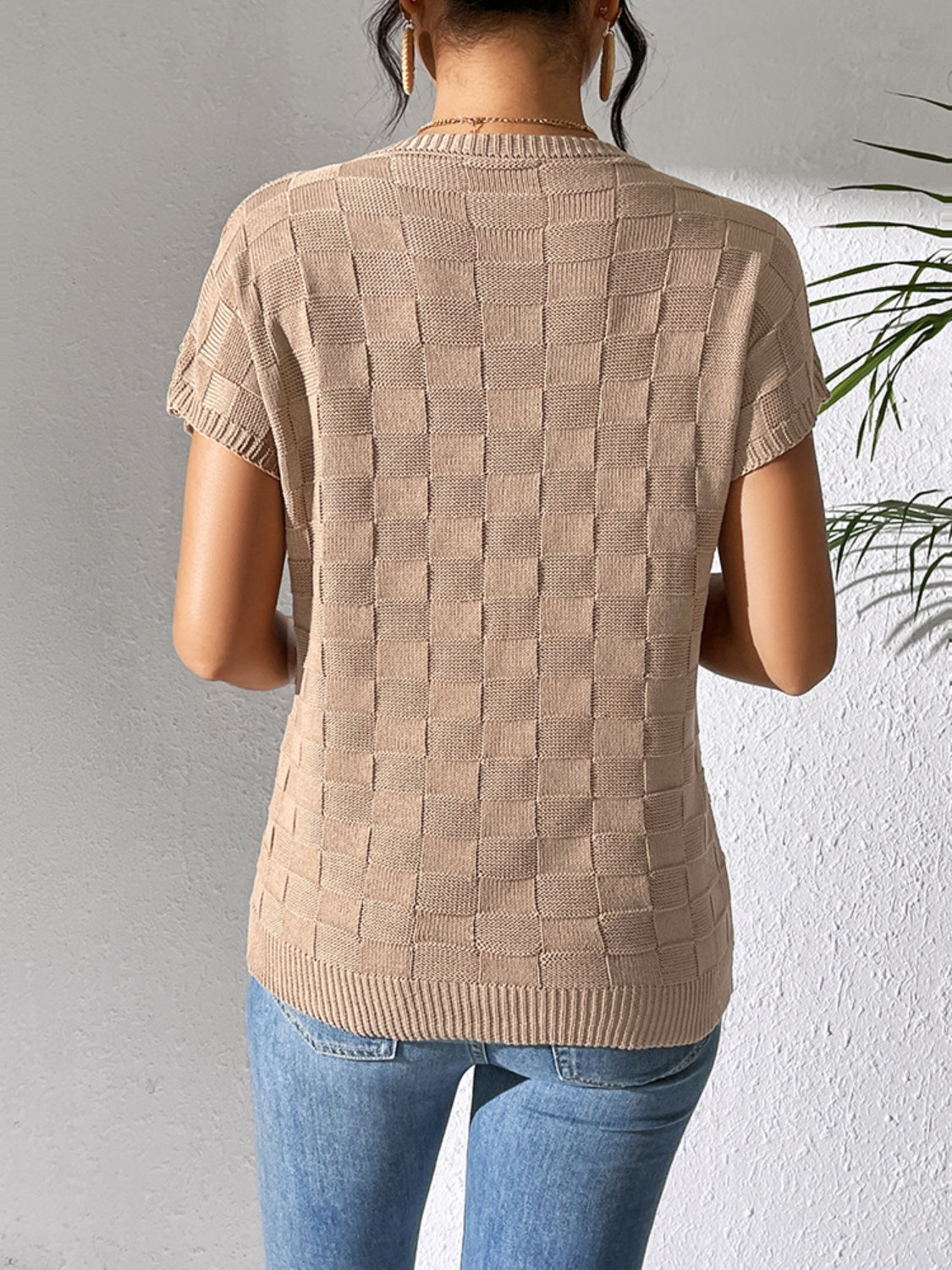 Short-sleeve knit top