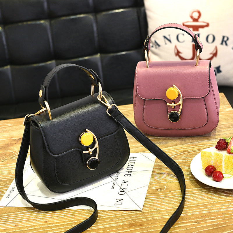 Structured shoulder bag
