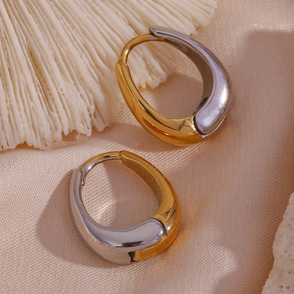 Minimal gold earrings