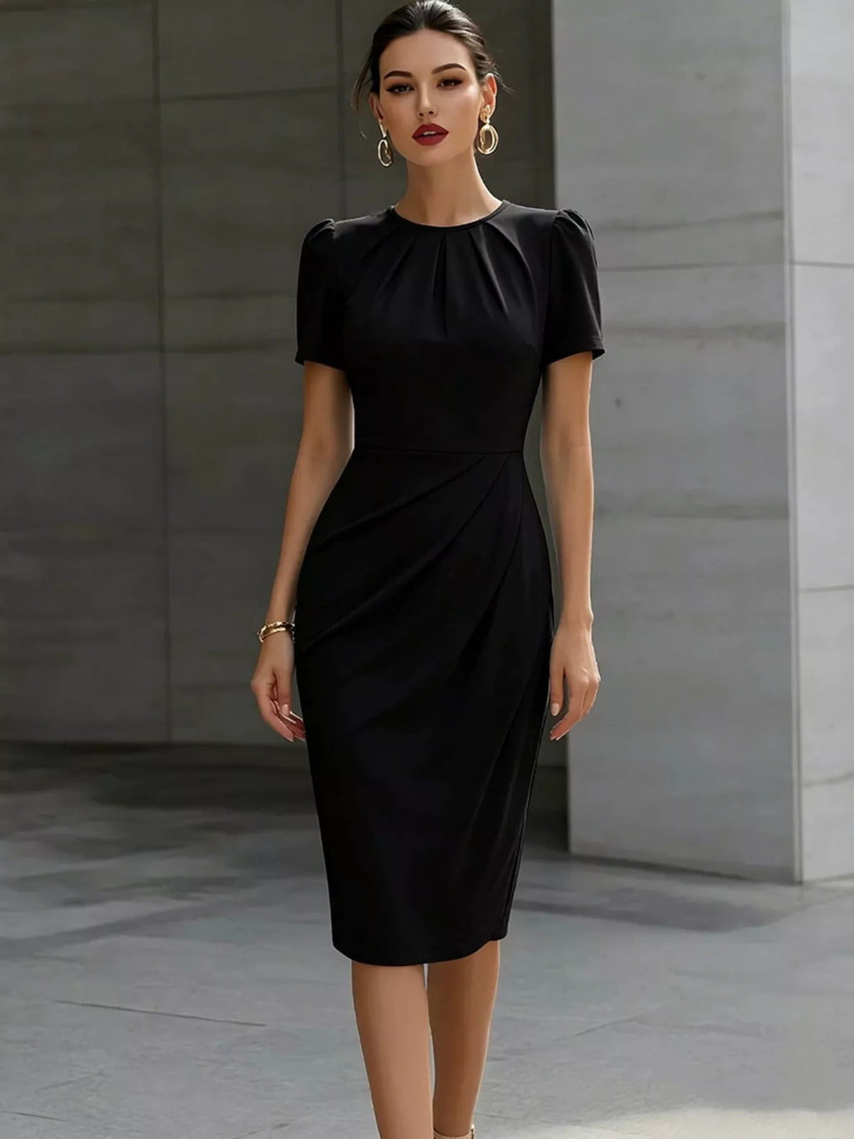 Ruched short-sleeve midi dress – black
