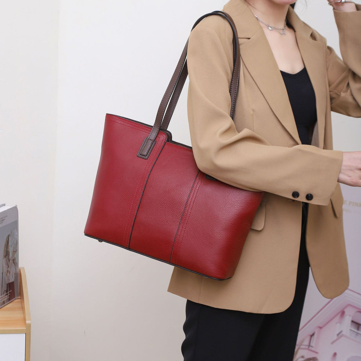 Two-tone commuter tote