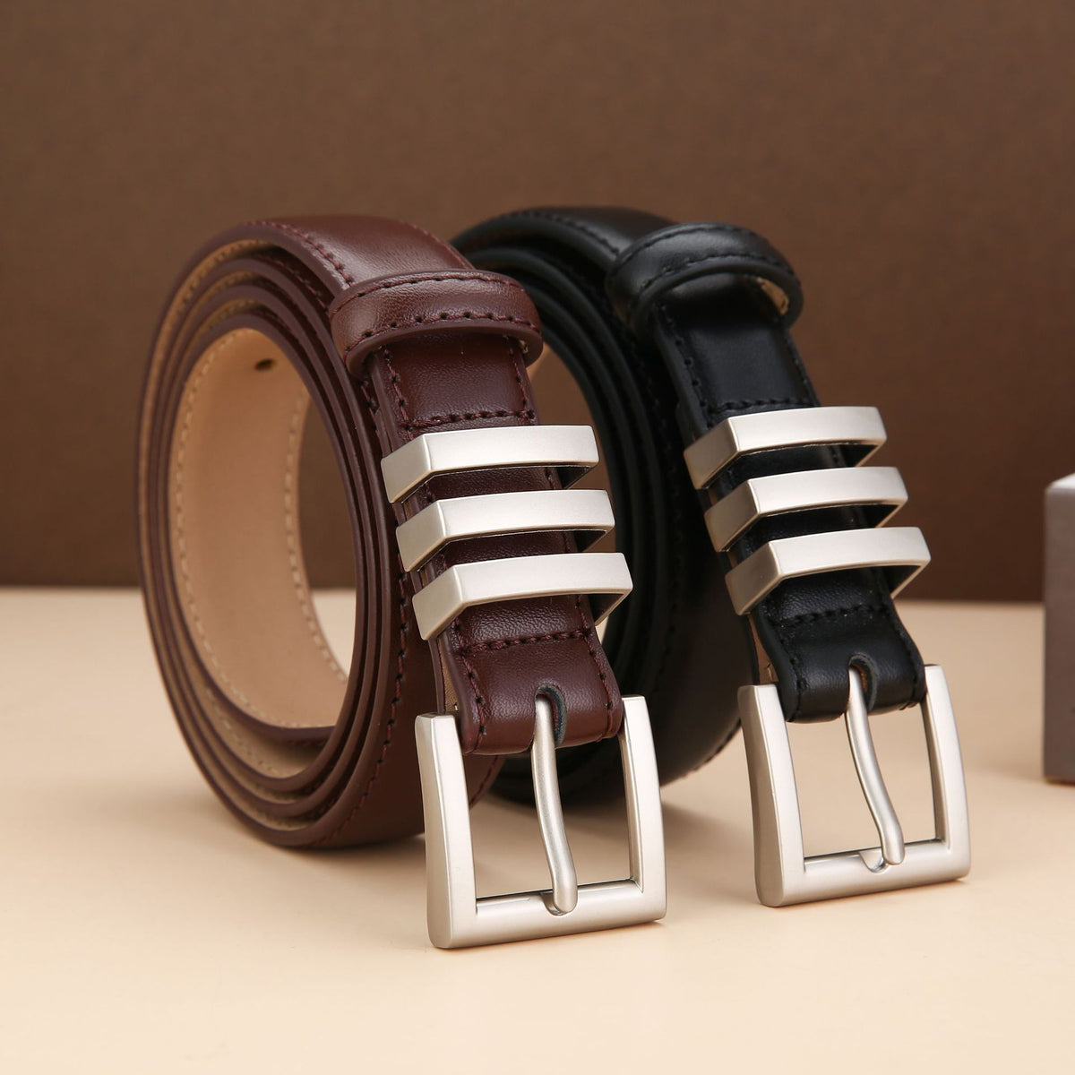 Triple keeper leather belt, combined view