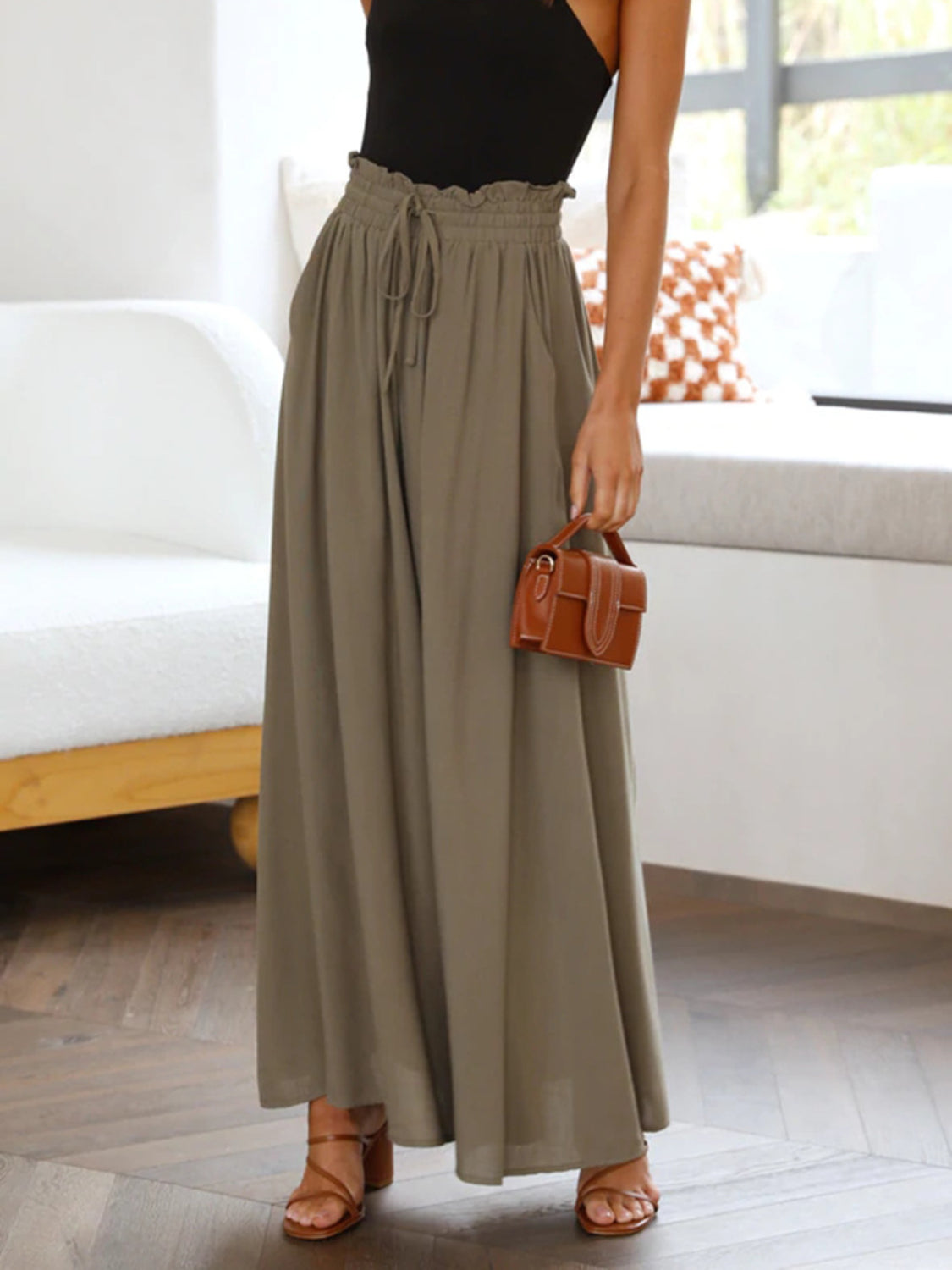 Wide leg pants with pockets