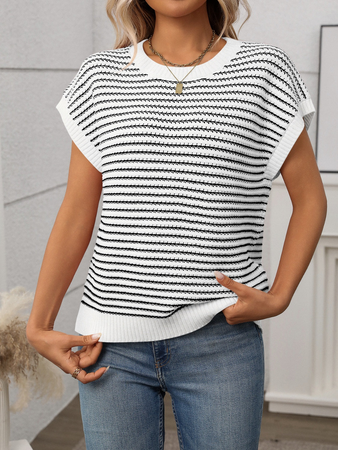 Striped round neck short sleeve knit top