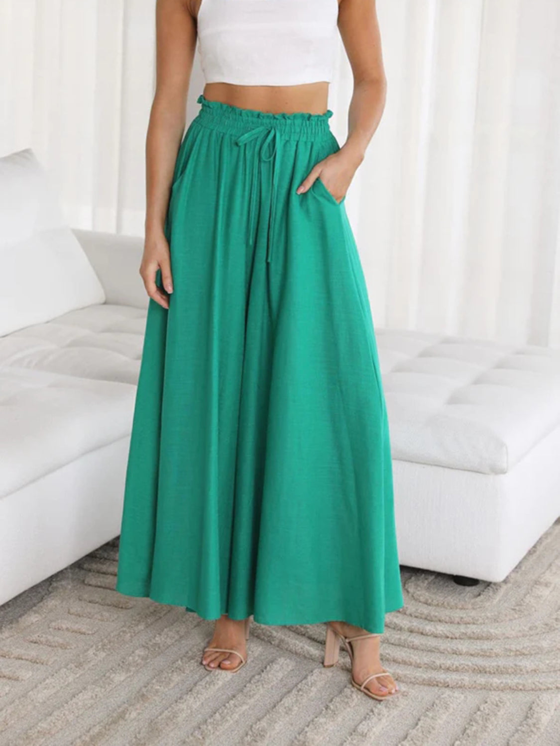 Wide leg pants with pockets