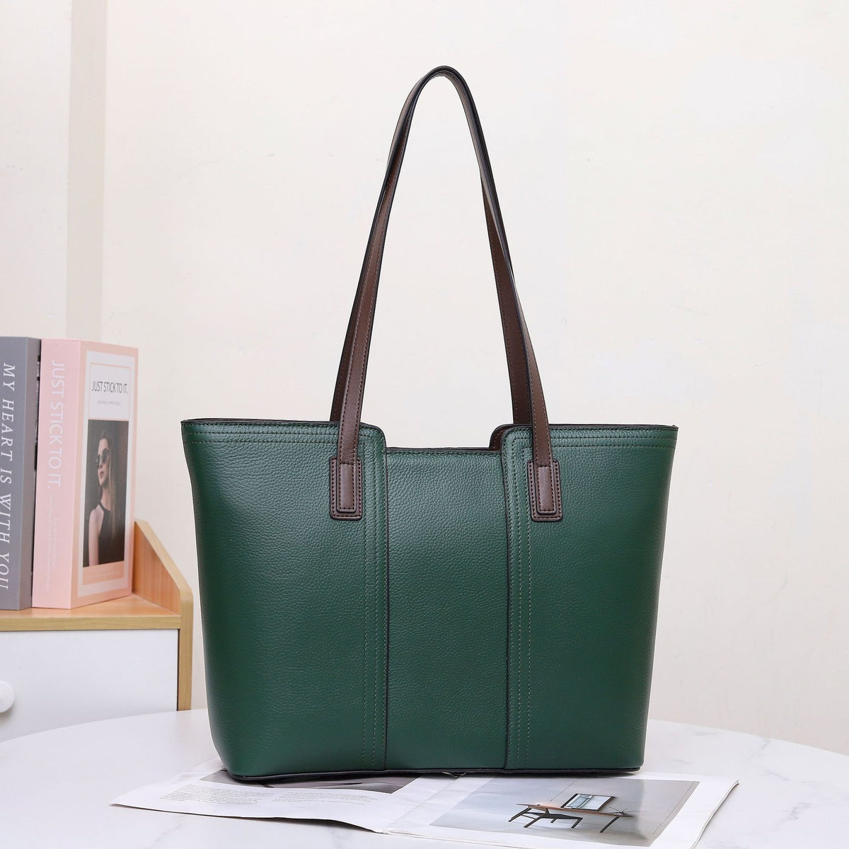 Two-tone commuter tote