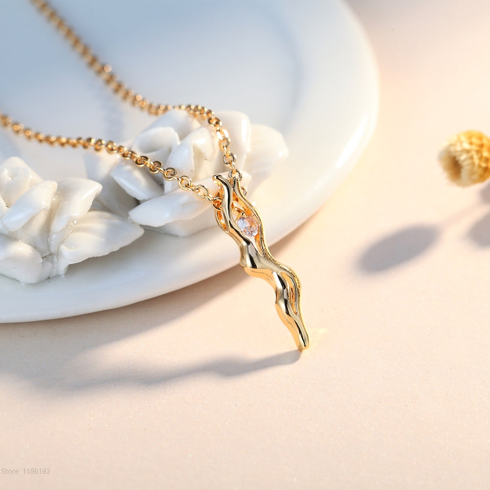 Geometric pendant necklace