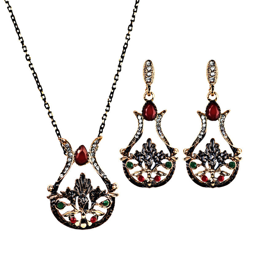 Gold pendant necklace and earring set