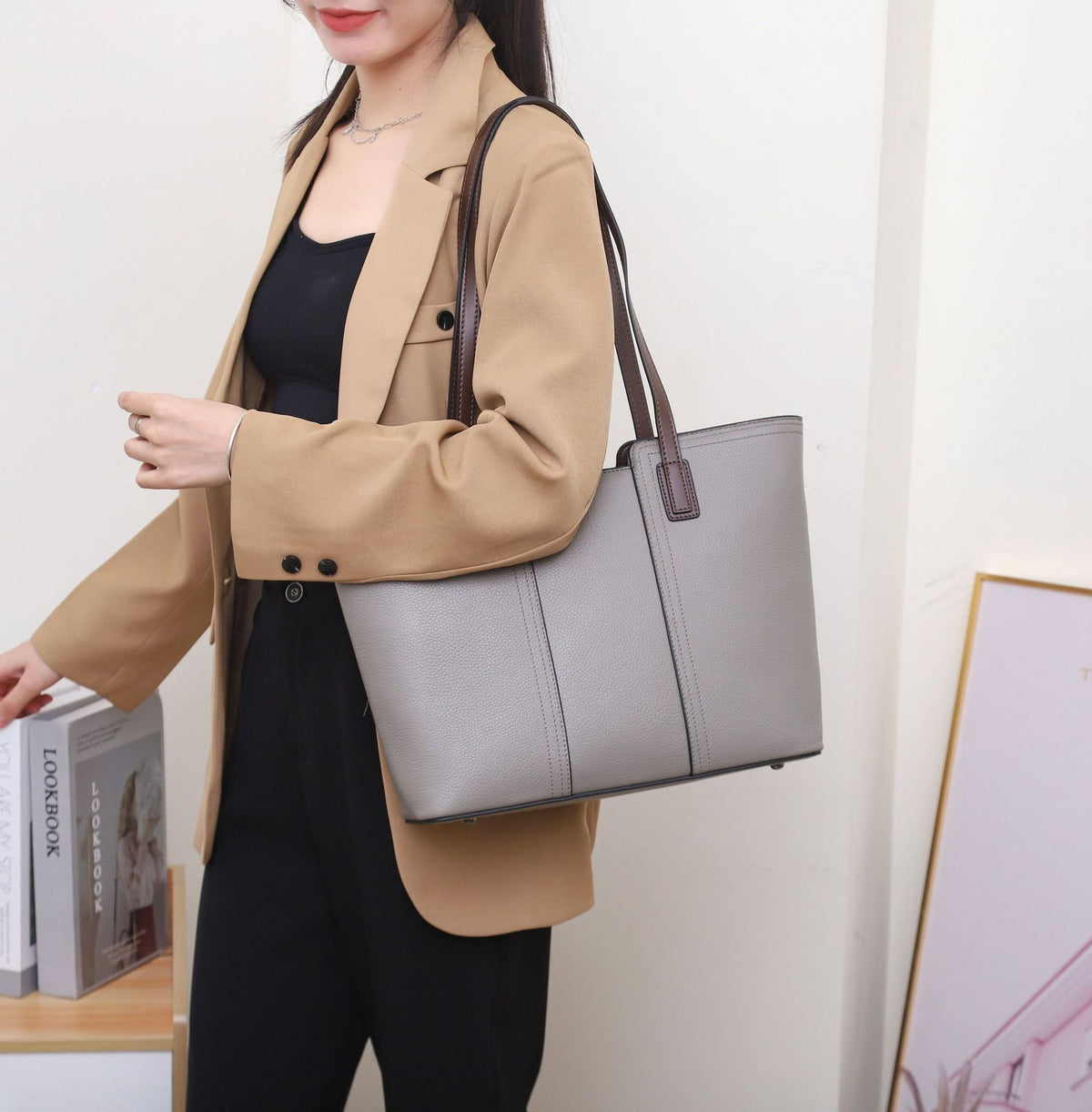 Two-tone commuter tote
