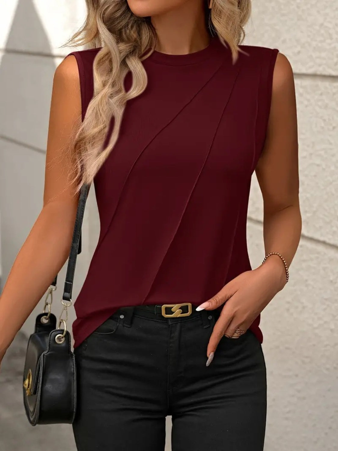 Round neck sleeveless tank